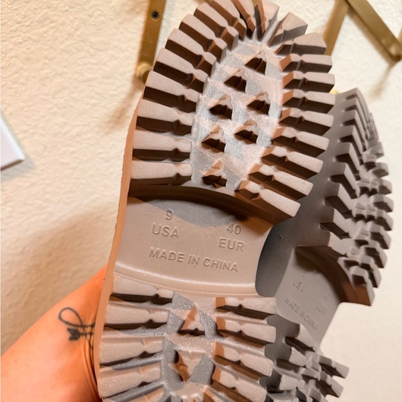 Stylish Jeffrey Campbell Tan Slip-On Clogs - Picture 6 of 7